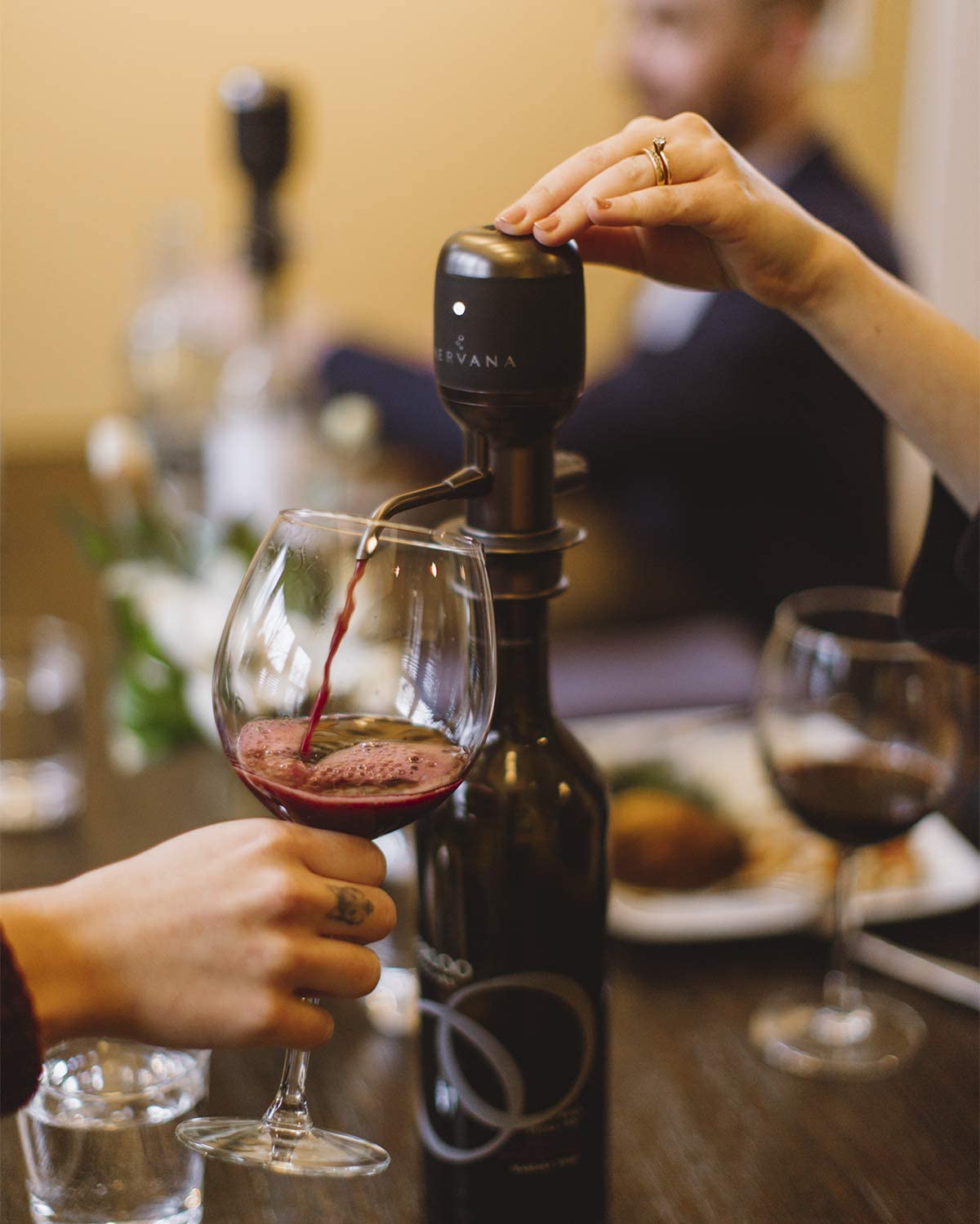 Aervana Select: Variable Electric Wine Aerator and Pourer / Charcoal
