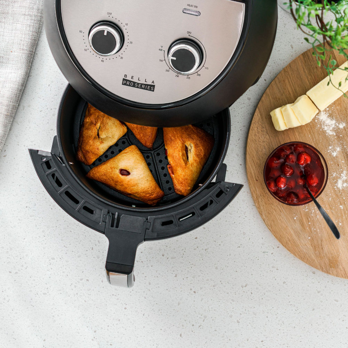 Bella Pro Series - 4.2-qt. Analog Air Fryer - Black Matte